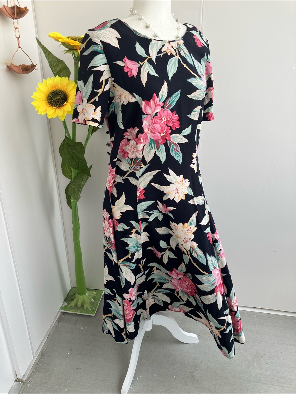 Vintage 80s Dark Black & Pink Tropical Botanical Short Sleeve Midi Dress AS IS